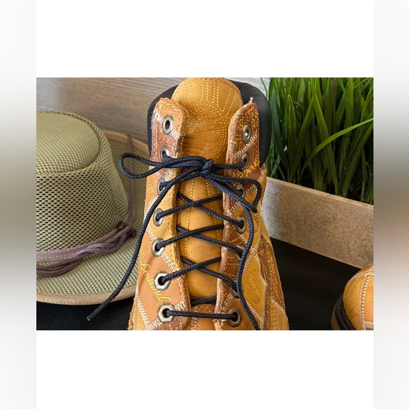 NEW Timberland Brown and Tan Embroidered Debossed Mens Boots Size 11 - Picture 8 of 16